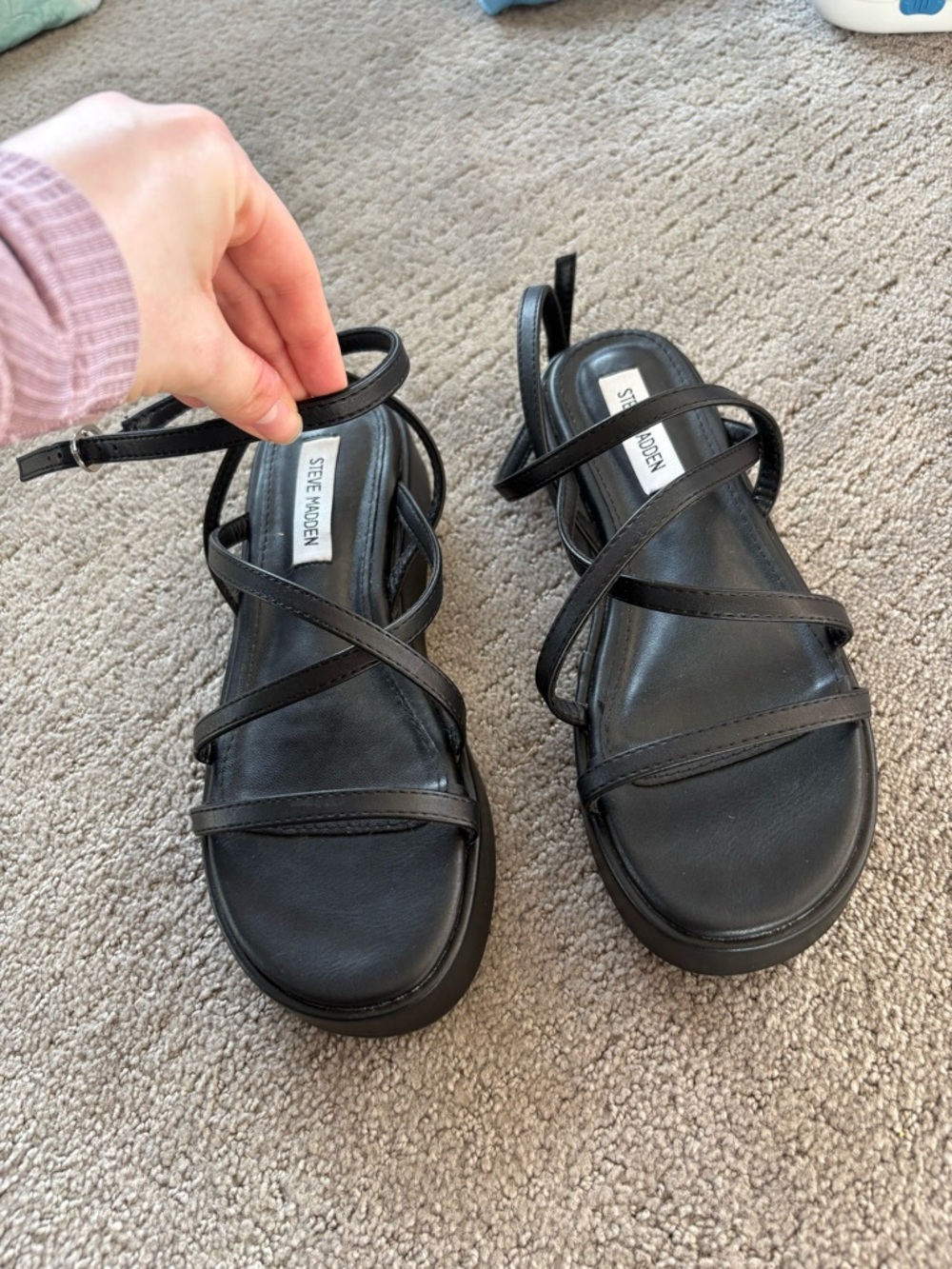 Steve Madden Black Strappy Flatform Sandals - NWOT Size 38 (7.5)